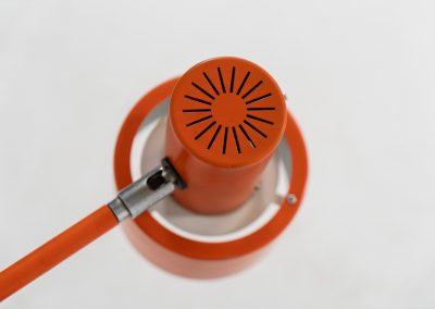 Orange “Skala” wall lamp by Jo Hammerborg for Fog & Mørup (Denmark, 1960s). An beautiful example of Scandinavian modernism, offering versatile lighting options thanks to its three pivoting points that allow you to adjust its position to suit your needs perfectly. The orange version of this piece is rarely seen, and a true eye catcher. The lamp is in good vintage condition with some visible using traces and small scuffs in the lacquer, as shown on the pictures.