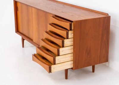 Rare “OS29” sideboard by Arne Vodder for Sibast (Denmark, 1950s). This highly important and collectible masterpiece by Arne Vodder is a rarity to find in good condition. The OS29 has perfect proportions, beautiful aesthetics and a high quality finish. It is crafted out of teak and features a turnable black door, 5 bow tie shaped drawers, adjustable shelves and a raised back edge. This piece remains in very good condition with a few small repair marks and using traces, as shown on the pictures. It is marked and stamped by the maker.