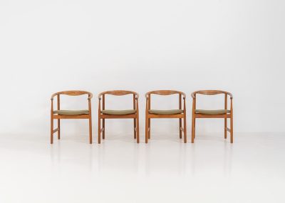 Set of 4 “PP203” arm chairs by Hans J. Wegner for PP Møbler (Denmark, 1960s). The PP203 chair, also called “First Chair” is an iconic design by the renowned Hans Wegner and is crafted out of solid oak and highly detailed wengé joinery. These beauties are in very good condition, have the original green upholstery and are marked by maker.