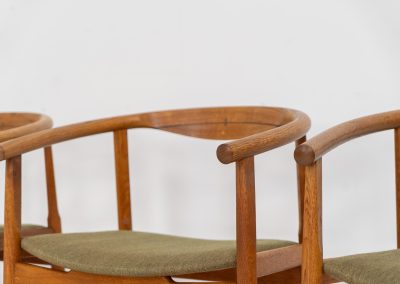 Set of 4 “PP203” arm chairs by Hans J. Wegner for PP Møbler (Denmark, 1960s). The PP203 chair, also called “First Chair” is an iconic design by the renowned Hans Wegner and is crafted out of solid oak and highly detailed wengé joinery. These beauties are in very good condition, have the original green upholstery and are marked by maker.
