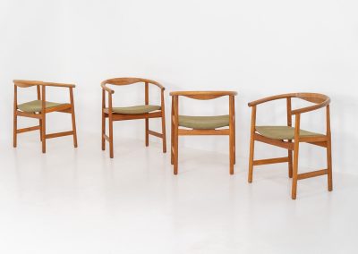 Set of 4 “PP203” arm chairs by Hans J. Wegner for PP Møbler (Denmark, 1960s). The PP203 chair, also called “First Chair” is an iconic design by the renowned Hans Wegner and is crafted out of solid oak and highly detailed wengé joinery. These beauties are in very good condition, have the original green upholstery and are marked by maker.