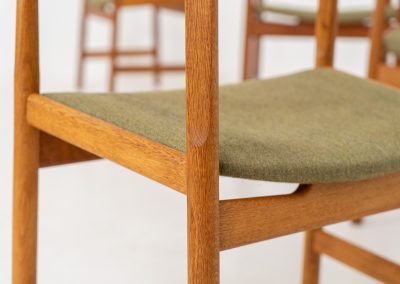 Set of 4 “PP203” arm chairs by Hans J. Wegner for PP Møbler (Denmark, 1960s). The PP203 chair, also called “First Chair” is an iconic design by the renowned Hans Wegner and is crafted out of solid oak and highly detailed wengé joinery. These beauties are in very good condition, have the original green upholstery and are marked by maker.