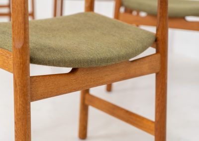 Set of 4 “PP203” arm chairs by Hans J. Wegner for PP Møbler (Denmark, 1960s). The PP203 chair, also called “First Chair” is an iconic design by the renowned Hans Wegner and is crafted out of solid oak and highly detailed wengé joinery. These beauties are in very good condition, have the original green upholstery and are marked by maker.