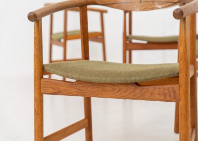Set of 4 “PP203” arm chairs by Hans J. Wegner for PP Møbler (Denmark, 1960s). The PP203 chair, also called “First Chair” is an iconic design by the renowned Hans Wegner and is crafted out of solid oak and highly detailed wengé joinery. These beauties are in very good condition, have the original green upholstery and are marked by maker.