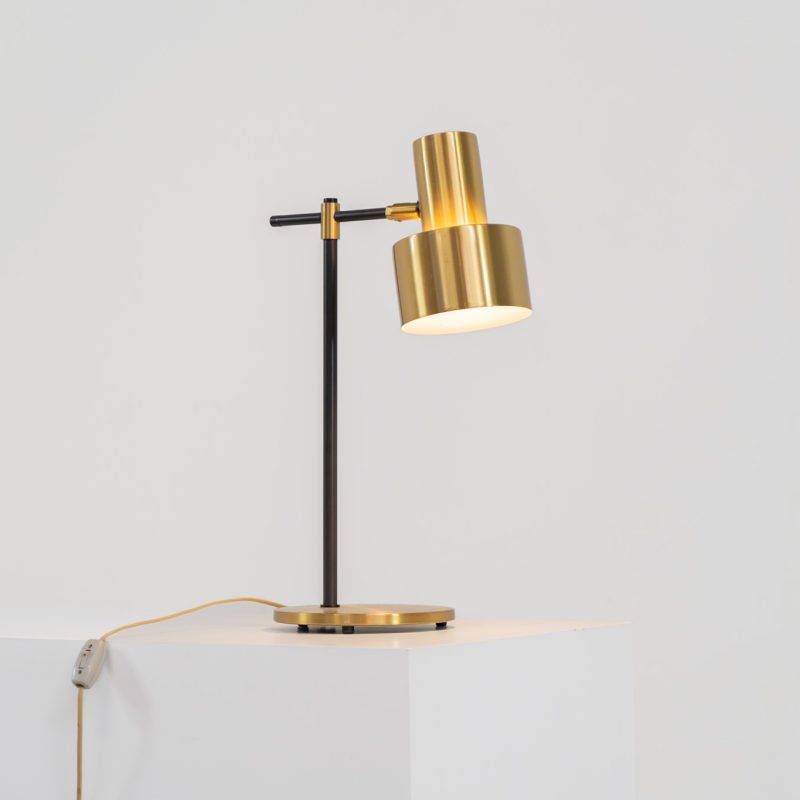 A rare brass “Lento” table lamp by Jo Hammerborg for Fog & Mørup (Denmark, 1960s). An iconic example of Scandinavian modernism! Jo Hammerborg's Lento table lamp series was launched by Fog & Mørup in the mid-1960s in three versions – aluminium, brass and copper. This example is the very hard to find solid brass edition and is in very good condition with some surface scratches and a nice patina.