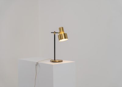 A rare brass “Lento” table lamp by Jo Hammerborg for Fog & Mørup (Denmark, 1960s). An iconic example of Scandinavian modernism! Jo Hammerborg's Lento table lamp series was launched by Fog & Mørup in the mid-1960s in three versions – aluminium, brass and copper. This example is the very hard to find solid brass edition and is in very good condition with some surface scratches and a nice patina.