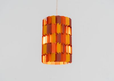 “Facet Pop” pendant light by Louis Weisdorf for Lyfa (Denmark, 1960s). A striking and highly sculptural pendant light designed by Louis Weisdorf for Lyfa in the 1960s. The lamp is constructed from multiple interlocking metal panels, lacquered in three vibrant colours, creating a dynamic play of light and shadow. Due to its complex and costly production process, this model was manufactured for only a short period, making it a rare and sought-after design today. An exceptional and colourful eye-catcher in very good condition. Marked by the manufacturer and newly rewired.