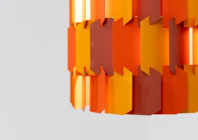 “Facet Pop” pendant light by Louis Weisdorf for Lyfa (Denmark, 1960s). A striking and highly sculptural pendant light designed by Louis Weisdorf for Lyfa in the 1960s. The lamp is constructed from multiple interlocking metal panels, lacquered in three vibrant colours, creating a dynamic play of light and shadow. Due to its complex and costly production process, this model was manufactured for only a short period, making it a rare and sought-after design today. An exceptional and colourful eye-catcher in very good condition. Marked by the manufacturer and newly rewired.