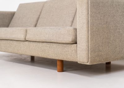 GE300 3-seater sofa by Hans J. Wegner for Getama (Denmark, 1960s). This beauty from the 60’s was manufactured by Getama and designed by the grandmaster himself, Hans J. Wegner. It features solid oak legs and the original grey cushions. This sofa is timeless, significant and in very good condition with only a few small stains!