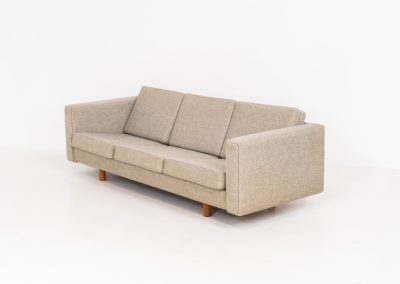 GE300 3-seater sofa by Hans J. Wegner for Getama (Denmark, 1960s). This beauty from the 60’s was manufactured by Getama and designed by the grandmaster himself, Hans J. Wegner. It features solid oak legs and the original grey cushions. This sofa is timeless, significant and in very good condition with only a few small stains!