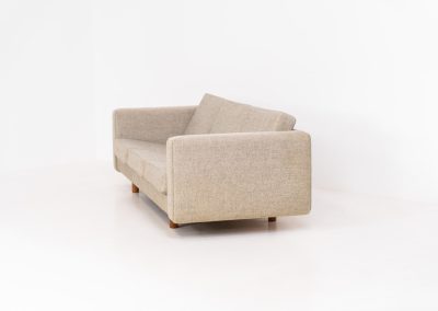 GE300 3-seater sofa by Hans J. Wegner for Getama (Denmark, 1960s). This beauty from the 60’s was manufactured by Getama and designed by the grandmaster himself, Hans J. Wegner. It features solid oak legs and the original grey cushions. This sofa is timeless, significant and in very good condition with only a few small stains!