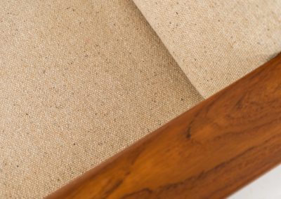 Early GE-290 lounge chair in oak by Hans J. Wegner for Getama (Denmark, 1953). An iconic early example of Hans J. Wegner's GE-290 lounge chair, produced by Getama in Denmark in 1953. This celebrated design is renowned for its sculptural yet restrained form and exceptional comfort. The chair features a dark-stained solid oak frame paired with beige wool cushions, creating a timeless and well-balanced contrast that highlights Wegner's mastery of materials and proportion. Presented in splendid condition, with the frame and upholstery beautifully preserved. We also have a GE290A + ottoman and a GE290 3-seater available in stock.