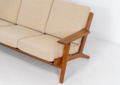 Early GE-290 3-seater sofa in oak by Hans J. Wegner for Getama (Denmark, 1953). An iconic early example of Hans J. Wegner's GE-290 , produced by Getama in Denmark in 1953. This celebrated design is renowned for its sculptural yet restrained form and exceptional comfort. The sofa features a dark-stained solid oak frame paired with beige wool cushions, creating a timeless and well-balanced contrast that highlights Wegner's mastery of materials and proportion. Presented in splendid condition, with the frame and upholstery beautifully preserved. We also have a GE290A + ottoman and a GE290 lounge chair available in stock.