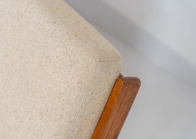 Early GE-290 3-seater sofa in oak by Hans J. Wegner for Getama (Denmark, 1953). An iconic early example of Hans J. Wegner's GE-290 , produced by Getama in Denmark in 1953. This celebrated design is renowned for its sculptural yet restrained form and exceptional comfort. The sofa features a dark-stained solid oak frame paired with beige wool cushions, creating a timeless and well-balanced contrast that highlights Wegner's mastery of materials and proportion. Presented in splendid condition, with the frame and upholstery beautifully preserved. We also have a GE290A + ottoman and a GE290 lounge chair available in stock.