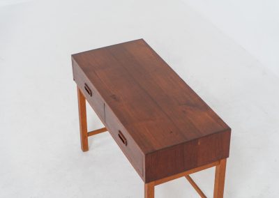 Teak hallway cabinet (Denmark, 1960s). An elegant hallway cabinet in teak, supported by oak legs. Its in good vintage condition with some age related wear.