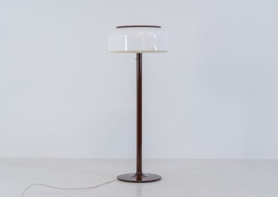Rare “Knubbling” floor lamp by Anders Pehrson for Ateljé Lyktan (Sweden, 1970s). An absolutely spectacular design by renowned Swedish designer Anders Person, the Knubbling floor lamp is a true statement piece. The lamp features an elegant dark brown lacquered metal base, beautifully contrasted by a generous acrylic shade. Both the shade and the internal diffuser emit light in subtly different tones, creating a layered and dynamic illumination effect. When lit, the lamp reveals a warm, atmospheric glow with remarkable depth. This example remains in very good vintage condition, showing only minor surface scratches to the base consistent with age and use. A rare and collectible piece of Swedish modern lighting.