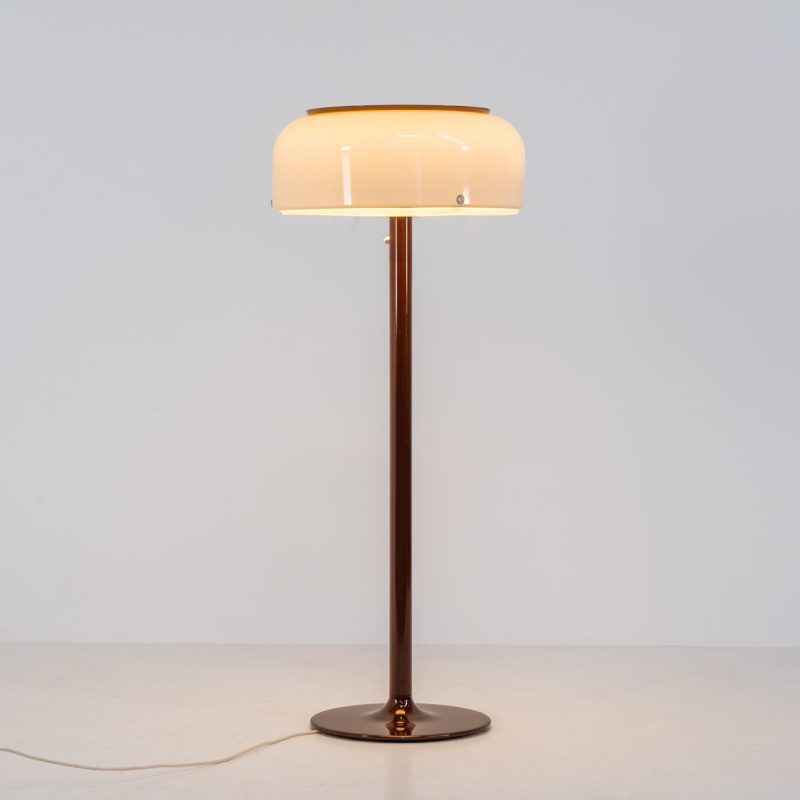 Rare “Knubbling” floor lamp by Anders Pehrson for Ateljé Lyktan (Sweden, 1970s). An absolutely spectacular design by renowned Swedish designer Anders Person, the Knubbling floor lamp is a true statement piece. The lamp features an elegant dark brown lacquered metal base, beautifully contrasted by a generous acrylic shade. Both the shade and the internal diffuser emit light in subtly different tones, creating a layered and dynamic illumination effect. When lit, the lamp reveals a warm, atmospheric glow with remarkable depth. This example remains in very good vintage condition, showing only minor surface scratches to the base consistent with age and use. A rare and collectible piece of Swedish modern lighting.