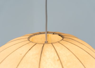Large Cocoon pendant light (Germany, 1960s). A striking pendant crafted with a delicate polymer coating, sprayed over a white steel frame. Whether lit or unlit, it’s a true eye-catcher. Fitted with a standard E27 socket, making it fully compatible with all types of LED bulbs. In excellent vintage condition with some minor stains and an extremely minor tear in the material, only noticeable upon very close inspection.
