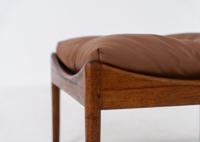 “Modus” stool by Kristian Vedel for Søren Willadsen in rosewood (Denmark, 1960s). This exceptional piece featured an elegant solid rosewood frame and the original cushion, newly upholstered in cognac leather. In very good condition with a nice patina on the wood. Marked by maker.