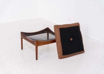 “Modus” stool by Kristian Vedel for Søren Willadsen in rosewood (Denmark, 1960s). This exceptional piece featured an elegant solid rosewood frame and the original cushion, newly upholstered in cognac leather. In very good condition with a nice patina on the wood. Marked by maker.