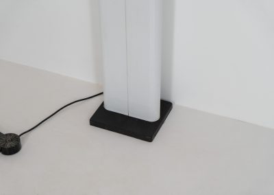 Uplighter Floor lamp by Gianfranco Frattini for Relco Milano (Italy, 1980s). A very minimalist lamp, executed in a clean, architectural form that acts as an indirect light source. The lamp is in very good condition and the original dimmer is functional. Marked by maker.
