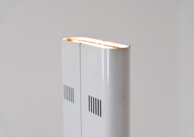 Uplighter Floor lamp by Gianfranco Frattini for Relco Milano (Italy, 1980s). A very minimalist lamp, executed in a clean, architectural form that acts as an indirect light source. The lamp is in very good condition and the original dimmer is functional. Marked by maker.