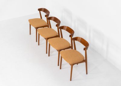 Set of 4 stunning ‘model 206’ dining chairs by Thomas Harlev for Farstrup (Denmark, 1960s). A beautiful design featuring a generously curved teak back rest and a solid beech frame with sleek lines. The chairs are newly upholstered in a orange/brown bouclé fabric. All chairs are in very good condition!Set of 4 stunning ‘model 206’ dining chairs by Thomas Harlev for Farstrup (Denmark, 1960s). A beautiful design featuring a generously curved teak back rest and a solid beech frame with sleek lines. The chairs are newly upholstered in a orange/brown bouclé fabric. All chairs are in very good condition!