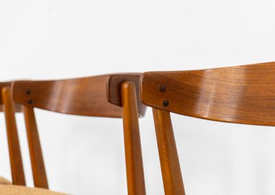 Set of 4 stunning ‘model 206’ dining chairs by Thomas Harlev for Farstrup (Denmark, 1960s). A beautiful design featuring a generously curved teak back rest and a solid beech frame with sleek lines. The chairs are newly upholstered in a orange/brown bouclé fabric. All chairs are in very good condition!