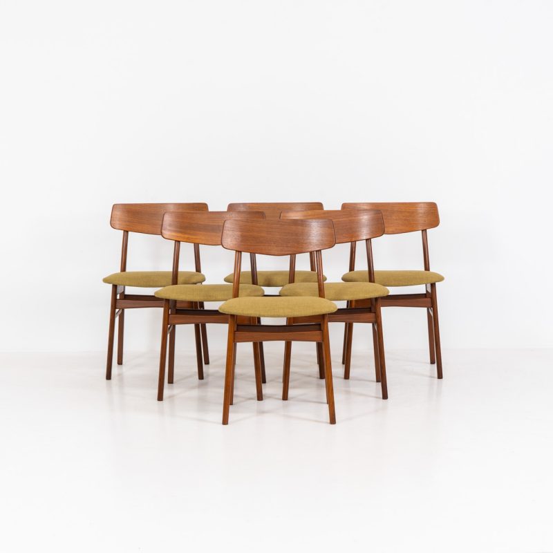 Set of 6 dining chairs by Falsled Møbelfabrik (Denmark, 1960s). A timeless design made with durable Danish quality. They consist of a teak frame and backrest. Newly upholstered in a khaki fabric. In good condition with some normal using traces and a nice patina to the wood.