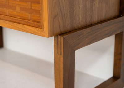 Stunning free standing wall unit by Poul Cadovius for Cado (Denmark, 1960s). This beautiful and versatile wall unit is a prime example of Cadovius’ timeless design. Featuring four shelves and three cabinets, it offers both lots of functionality and style. The modular system allows for endless configuration possibilities, enabling you to arrange the pieces to suit your personal taste and space. This piece is in very good condition. We have a similar 3-bay unit in stock aswel.