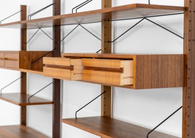 Stunning free standing wall unit by Poul Cadovius for Cado (Denmark, 1960s). This beautiful and versatile wall unit is a prime example of Cadovius’ timeless design. Featuring six shelves and five cabinets, it offers both lots of functionality and style. The modular system allows for endless configuration possibilities, enabling you to arrange the pieces to suit your personal taste and space. This piece is in very good condition.