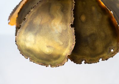 Flower-shaped pendant light by Svend Aage Holm Sørensen (Denmark, 1960s). An exceptional Brutalist pendant, crafted from layered, flame-cut and acid-treated brass slats. The sculptural construction creates a striking interplay of light and shadow, while the beautifully developed patina enhances its raw, organic character. A true eye-catcher with strong presence. In original, well-preserved condition. Marked by the maker.