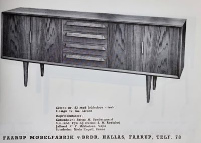 Extremely rare sideboard in rosewood by Svend Aage Larsen for Faarup (Denmark, 1950s). A rare and refined sideboard designed by Svend Aage Larsen and produced by Faarup in the 1950s. The façade is defined by two elegantly crafted tambour sliding doors, complemented by four drawers with beautifully inset handles. The interior layout offers generous and well-organized storage. Executed in richly figured Brazilian rosewood, the cabinet displays a deep and dynamic grain pattern, highlighting the exceptional timber selection and craftsmanship of the period. The piece presents in excellent vintage condition, with only minor age-related wear consistent with its history.