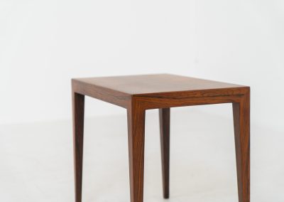 Side table in rosewood by Severin Hansen for Haslev Møbelfabrik (Denmark, 1960s). A beautifully crafted side table made from rich rosewood, showcasing a stunning woodgrain grain and an elegant, minimalist design. The stemless joinery between the table top and legs is a testament to exceptional craftsmanship and a signature technique of Severin Hansen. Presented in good vintage condition with only light, age-appropriate wear.