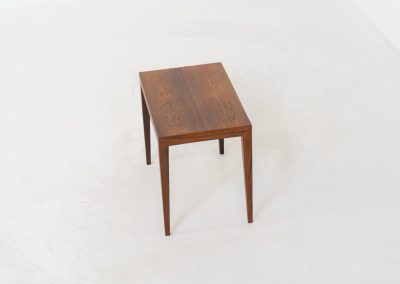 Side table in rosewood by Severin Hansen for Haslev Møbelfabrik (Denmark, 1960s). A beautifully crafted side table made from rich rosewood, showcasing a stunning woodgrain grain and an elegant, minimalist design. The stemless joinery between the table top and legs is a testament to exceptional craftsmanship and a signature technique of Severin Hansen. Presented in good vintage condition with only light, age-appropriate wear.