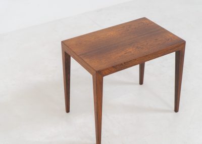 Side table in rosewood by Severin Hansen for Haslev Møbelfabrik (Denmark, 1960s). A beautifully crafted side table made from rich rosewood, showcasing a stunning woodgrain grain and an elegant, minimalist design. The stemless joinery between the table top and legs is a testament to exceptional craftsmanship and a signature technique of Severin Hansen. Presented in good vintage condition with only light, age-appropriate wear.
