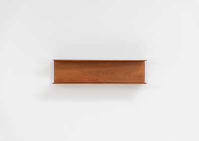 Wall shelf by Walter Wirz for Wilhelm Renz (Germany, 1965). These iconic U-shaped wall shelve in teak is just stunning. it’s sleek, timeless and absolutely beautiful. The shelves remain in very good and original condition. Labeled by maker.