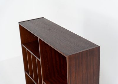 Rosewood bookcase by Aejm Møbler (Denmark, 1960s). Minimalist Danish bookcase crafted in richly grained rosewood. The design is clean and architectural, with well-balanced proportions and a strong vertical rhythm. The cabinet features fixed shelves and four integrated record dividers, making it ideal for vinyl storage while still offering versatile display space. A well-built and functional piece with the original maker's label intact. Presented in good vintage condition with only light, age-appropriate wear.