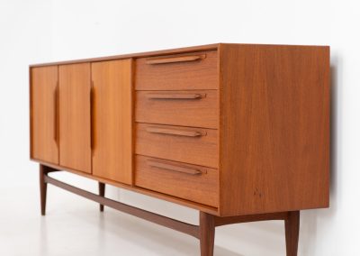 “RT200” sideboard by Heinrich Riestenpatt (Germany, 1960s). A very elegant sideboard by German designer Heinrich Riestenpatt, executed in warm teak. The clean, architectural form is complemented by stunning organic handles and beautifully balanced proportions. A distinctive feature of this piece is the set of sculpted, slightly stepped drawers, offering both visual rhythm and practical storage. Three doors reveal generous interior space, making the sideboard as functional as it is refined. A timeless example of German modern design, presented in excellent vintage condition.