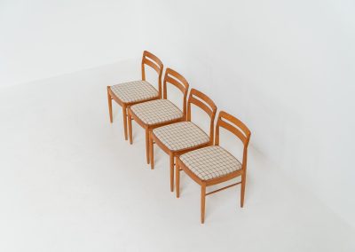 Set of 4 dining chairs by H.W. Klein for Bramin (Denmark, 1960s). A stunning, high-quality design featuring sculptural frames in solid teak, a generously curved teak backrest, and the original wool striped fabric seats. The chairs remain in splendid condition!