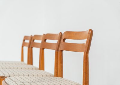 Set of 4 dining chairs by H.W. Klein for Bramin (Denmark, 1960s). A stunning, high-quality design featuring sculptural frames in solid teak, a generously curved teak backrest, and the original wool striped fabric seats. The chairs remain in splendid condition!