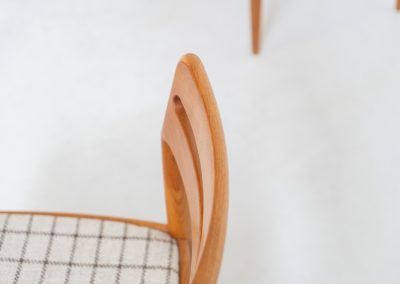 Set of 4 dining chairs by H.W. Klein for Bramin (Denmark, 1960s). A stunning, high-quality design featuring sculptural frames in solid teak, a generously curved teak backrest, and the original wool striped fabric seats. The chairs remain in splendid condition!