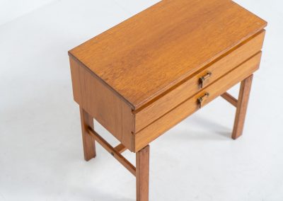 Chest of drawers by Sigurd Göransson for Nybrofabriken Fröseke (Sweden, 1960s). A functional piece made out of teak and containing two drawers with leather handles. It’s in good condition with some visible traces of age.