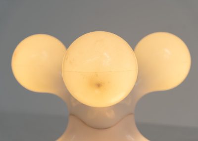 Atomium floor lamp by Benjamin Hopf & Constantin Wortmann for Kundalini (Italy, 1990s). Inspired by the iconic Atomium in Brussels, this striking lamp features a molded plastic structure with six internal light sources, creating a warm and atmospheric glow. The piece is versatile and can be used both as a floor lamp or as a large pendant light. It remains in good vintage condition, with visible signs of use including scratches and some purple marks that could not be removed.