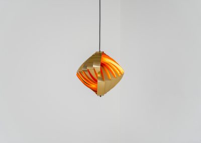 “Konkylie” pendant light by Louis Weisdorf for Lyfa (Denmark, 1960s). A strong, sculptural design with a clear architectural feel, typical of Weisdorf’s work. The layered brass shades unfold like a shell, revealing a striking red and orange interior that adds depth and warmth. When lit, the light is softly diffused, creating a rich, atmospheric glow with subtle color reflection. The interplay between the polished brass exterior and the warm-toned interior gives the piece a dynamic character. A well-balanced design that works just as well as a statement piece above a dining table as it does in a more minimal setting. A solid example of Danish mid-century lighting, where form and function meet effortlessly.