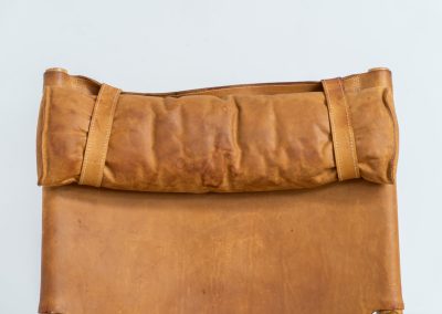 “Dormi” Lounge Chair by Kenneth Bergenblad for DUX (Sweden, 1970s). Rare “Dormi” lounge chair with a solid oak frame and thick leather sling seat, designed by Kenneth Bergenblad for DUX. A beautiful example of relaxed Scandinavian modern design with a strong, understated presence. The leather shows pronounced patina and wear, giving it a very lived-in, raw character. Important to note: this condition is quite present and not for everyone. Structurally sound and comfortable, with a warm-toned frame that pairs perfectly with the worn leather.