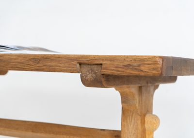 Brutalist dining table by De Puydt (Belgium, 1970s). This stunning dining table has a very sculptural and chunky appearance and is crafted out of solid oak. It offers space for up to eight dining chairs. The table remains in very good condition with some minor using traces consistent to its age.