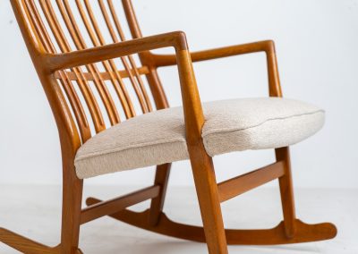 A rare “ML33” rocking chair by Hans J. Wegner for A. Mikael Laursen (Denmark, 1950s). Pure Danish craftsmanship from the 1950s, featuring a highly sculptural silhouette crafted from solid oak. A true masterpiece of mid-century design. The chair has been reupholstered in a beautifully textured of-white fabric and contains new straps.