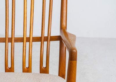 A rare “ML33” rocking chair by Hans J. Wegner for A. Mikael Laursen (Denmark, 1950s). Pure Danish craftsmanship from the 1950s, featuring a highly sculptural silhouette crafted from solid oak. A true masterpiece of mid-century design. The chair has been reupholstered in a beautifully textured of-white fabric and contains new straps.