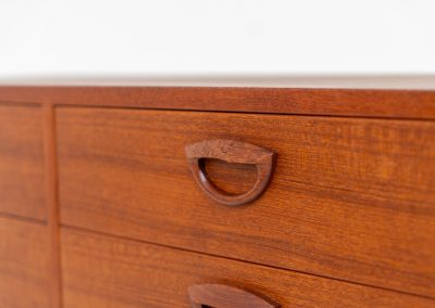 Elegant chest of drawers by Kai Kristiansen for Feldballes Møbelfabrik (Denmark, 1950s). this beautiful chest is made out of teak and features 4 drawers with Kristiansen’s signature carved ‘eye’ pulls and is supported by long tapered legs. In very good condition with normal signs of age. Marked by maker.